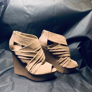 Hardly worn Charlotte Russe Heels